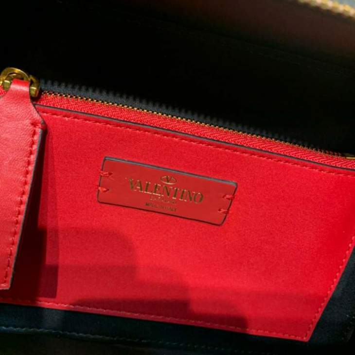 Picture of Valentino Handbags _SKUfw176329653fw